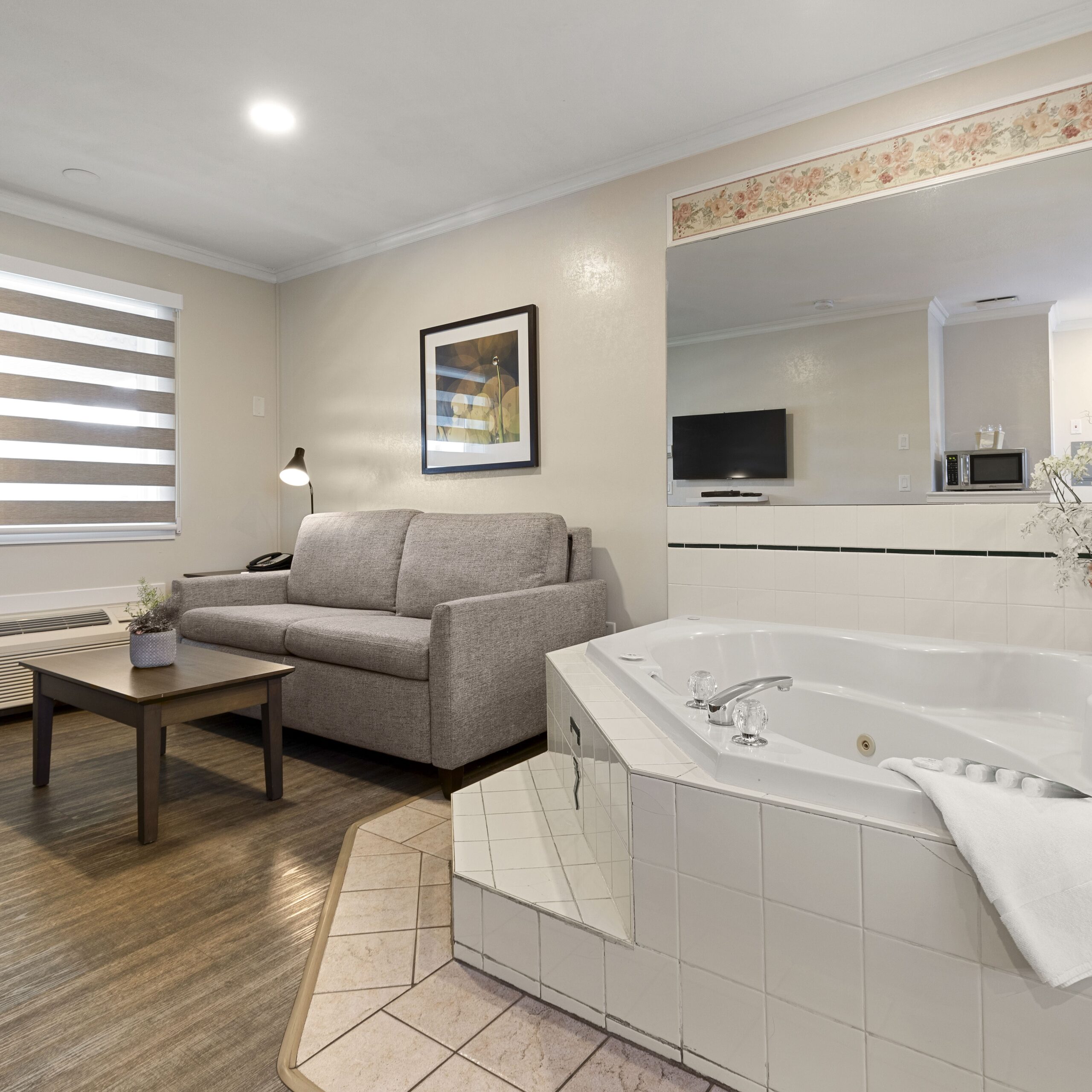 Jacuzzi Suite